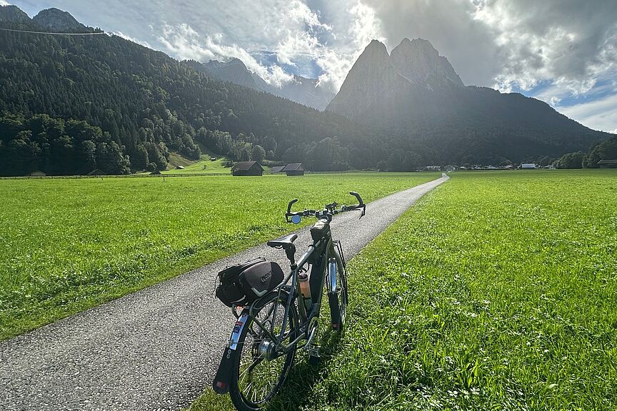 Freiheit zwischen Bergen und Wiesen Freiheit zwischen Bergen und Wiesen
